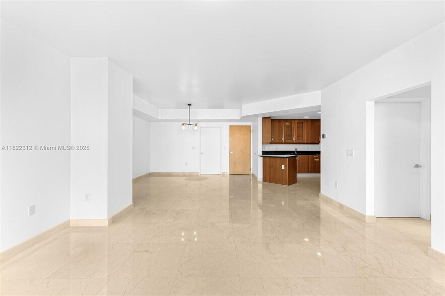 Building Photo - 19400 Turnberry Way