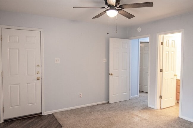 Building Photo - 1735 Rock Hollow Loop