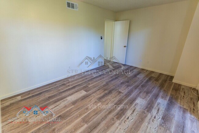 Building Photo - 2165 E University Dr