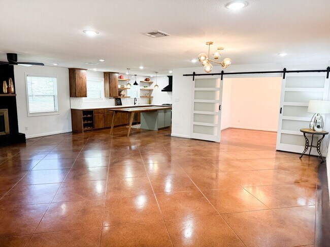 Building Photo - 2302 Brooklawn Dr