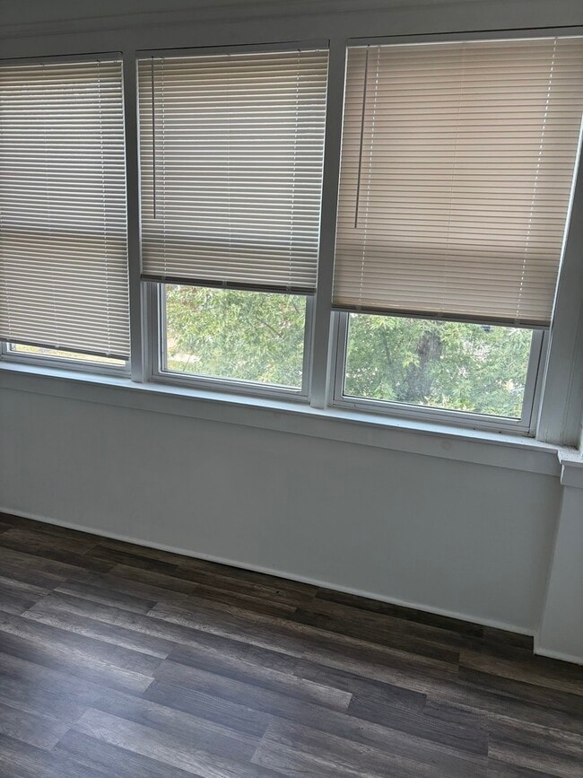 Building Photo - 7945 S South Shore Dr