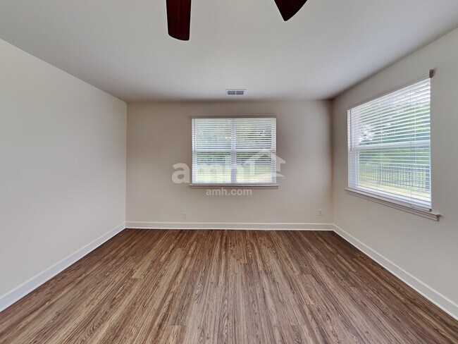 Building Photo - 4308 Longfellow Dr