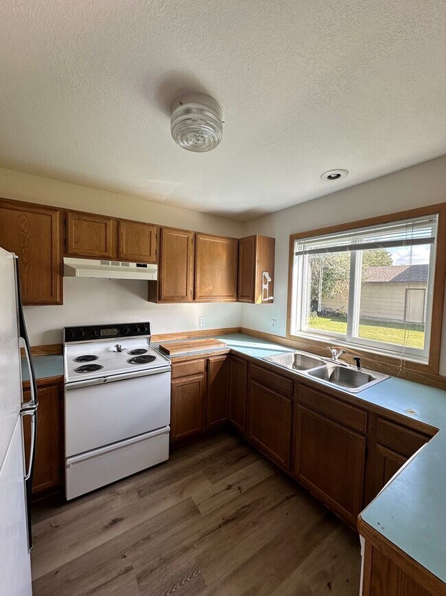 Building Photo - 110 N Pondera Ave