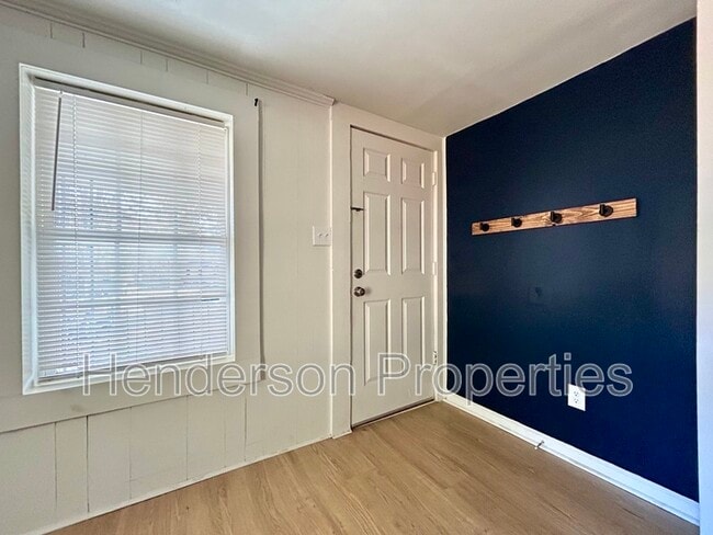 Building Photo - 532 E Iredell Ave