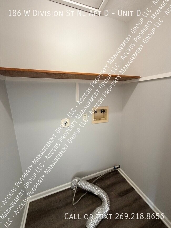 Building Photo - 186 W Division St NE