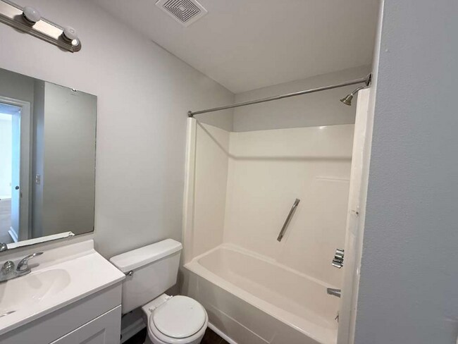 Building Photo - 2005 Greens Blvd