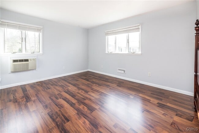 Building Photo - 35 Lakeview Cir