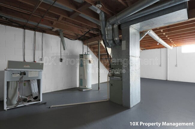 Building Photo - 6169 Laurelwood Ct