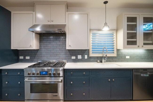 Building Photo - Bouldin Creek Neighborhood - Prime Location - 3/2.5!