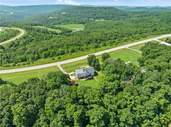 Building Photo - 10940 Devils Den Rd