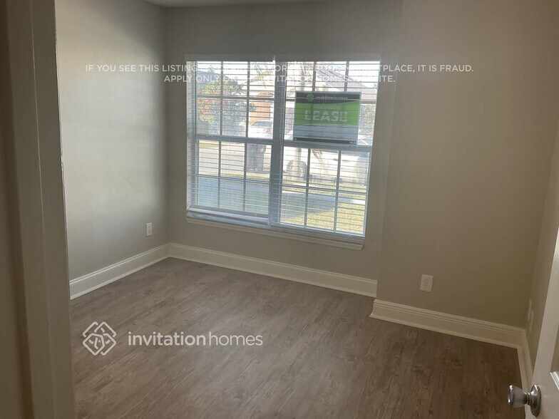 Building Photo - 1718 Snaresbrook Way