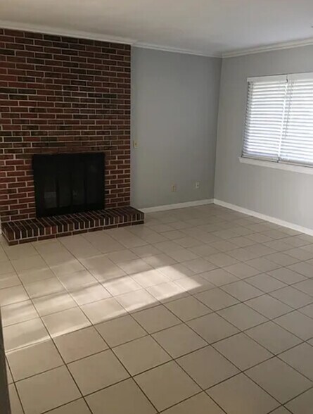 Building Photo - 853 Deary Ln