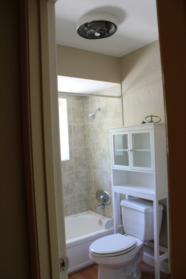 Building Photo - *COMING SOON* Upstairs Condo with Premium Amenities & Hardwood Floors!