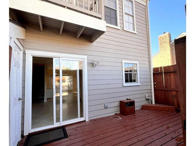 Building Photo - 11710 Southlake Dr