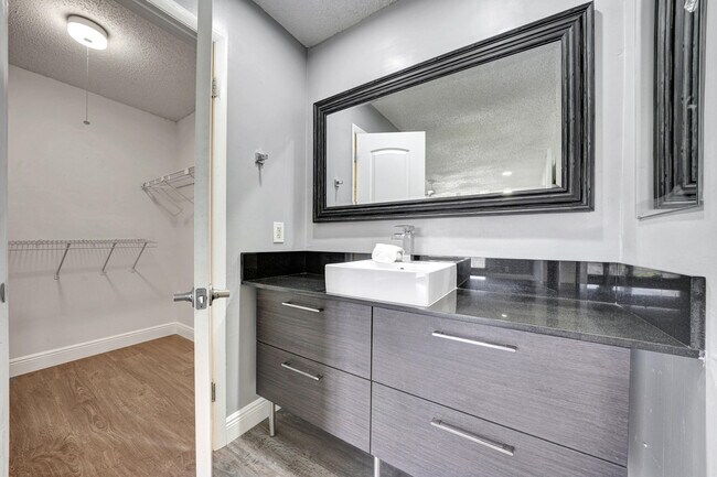 Building Photo - 516 Osprey Dr