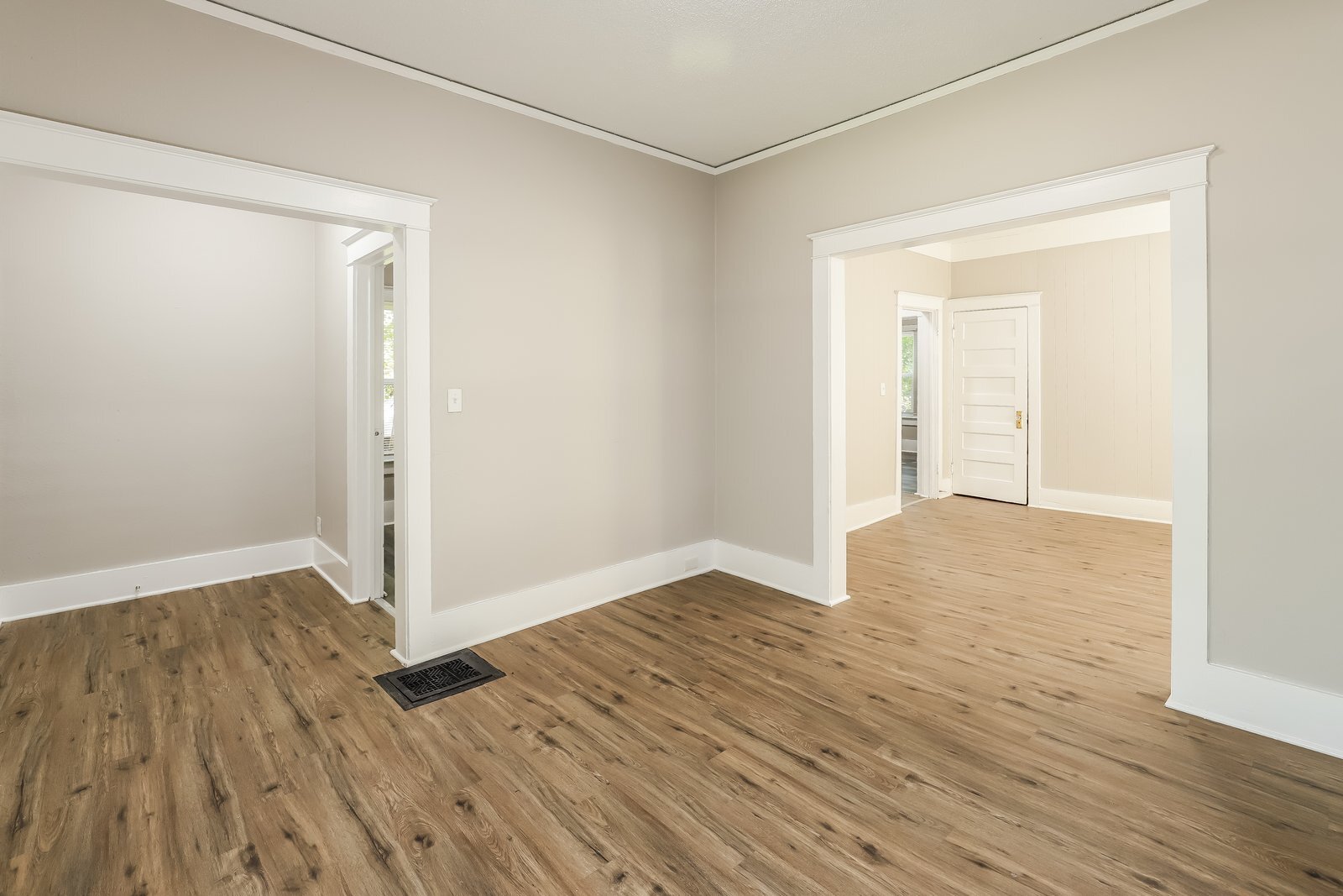 Building Photo - 2933 Park Ave