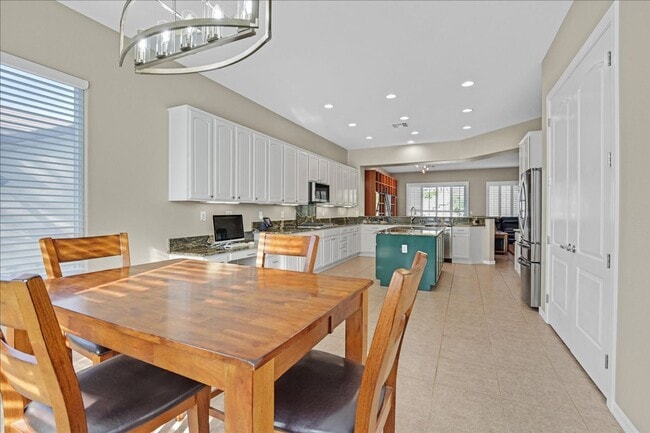 Building Photo - Rental Home with Large Pool