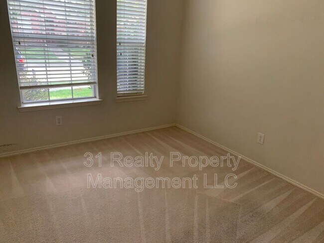 Building Photo - 6000 White Pine Dr