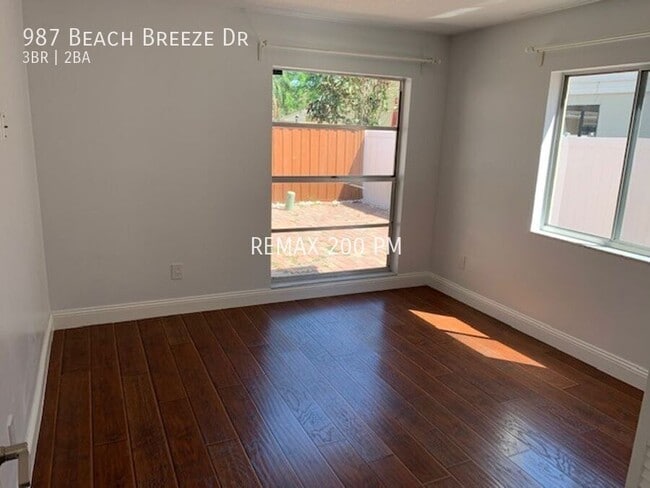 Building Photo - 987 Beach Breeze Dr