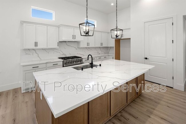 Building Photo - 9046 Ventura St