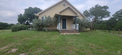 Building Photo - Cute 2 bedroom on Large Ranch