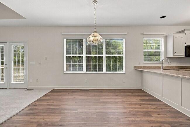 Building Photo - 605 Brelan Ct