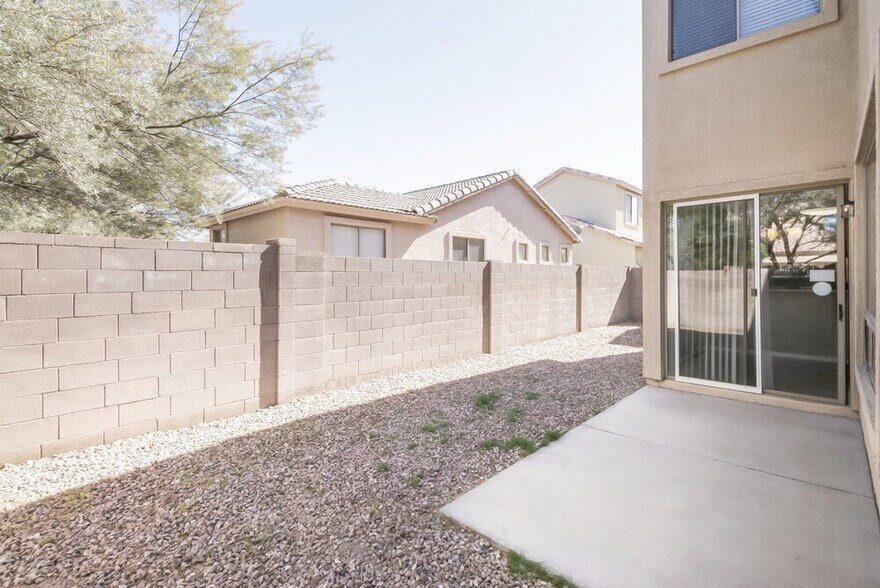 Building Photo - 1303 S Mansard