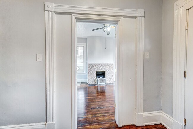 Building Photo - Three Bedroom in Cincinnati!