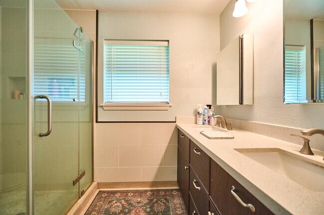 Building Photo - 5506 Dumfries Dr