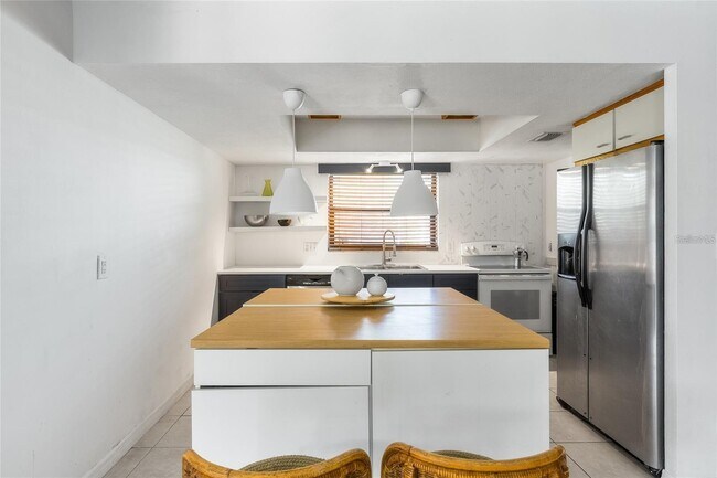 Building Photo - 5128 Lido St