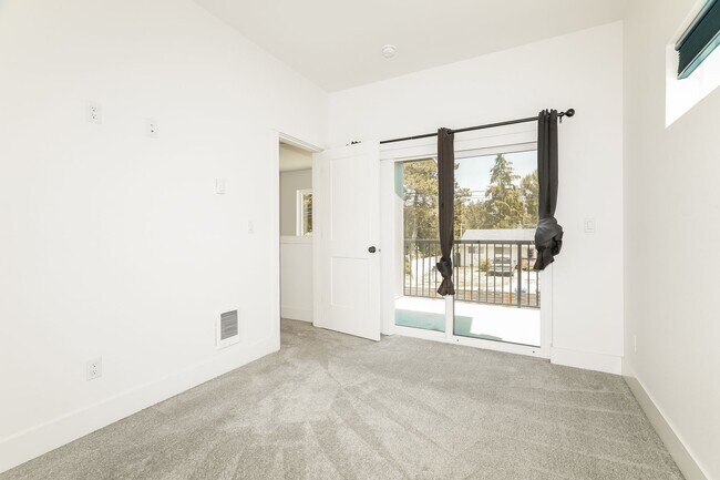 Building Photo - 12835 9th Ave SW