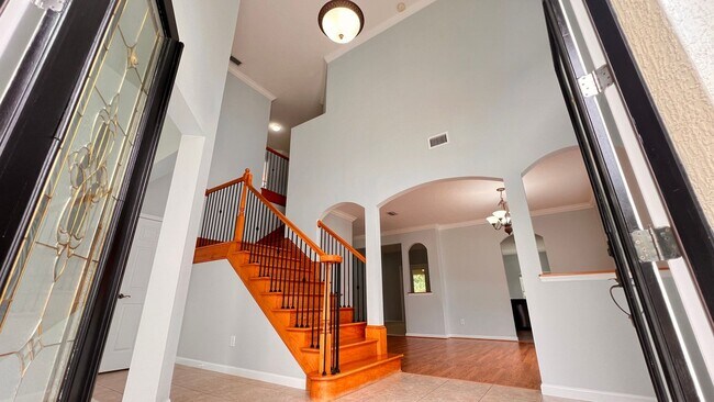 Building Photo - Available NOW! Stunning 4-Bedroom Home in ...