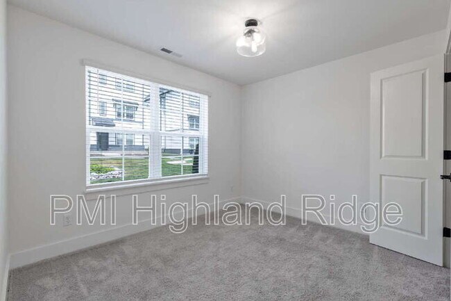 Building Photo - 700 N Dupont Ave