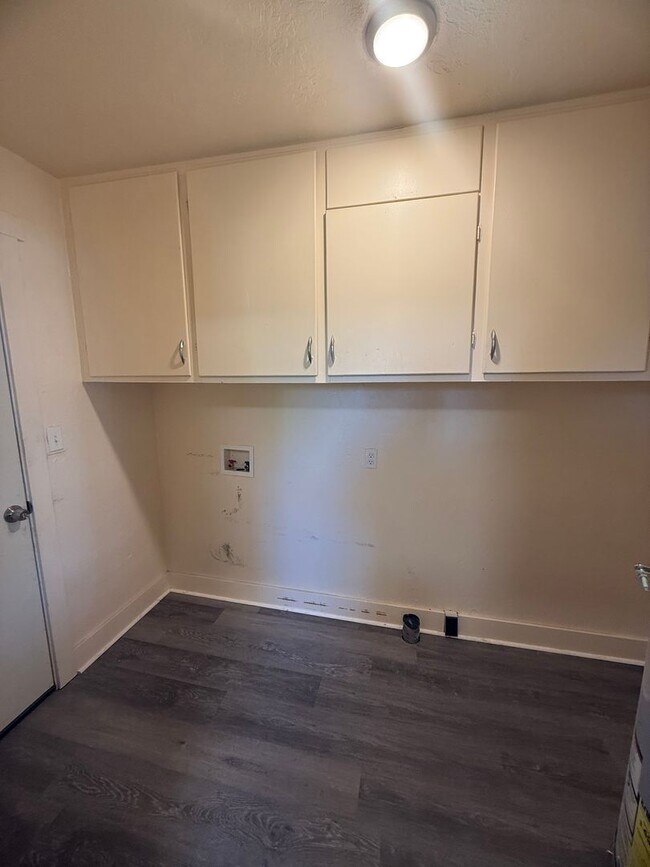 Building Photo - 2 bedroom 1 bath House