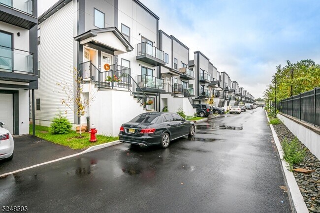 Building Photo - 708 Seaport Dr.