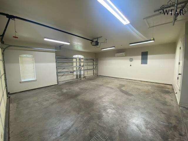 Building Photo - 3029 Cromwell Ave
