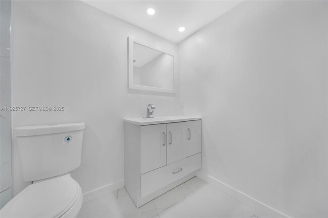 Building Photo - 7601 E Treasure Dr