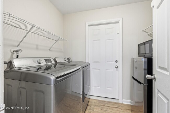 Building Photo - 335 Palos Ct