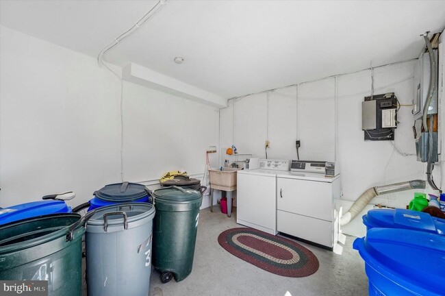 Building Photo - 644 Maryland Ave