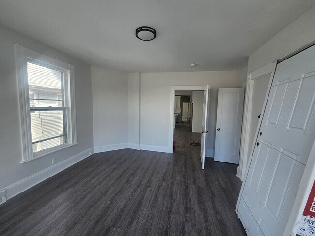 Building Photo - Fairfield Ave