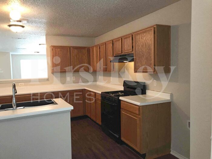 Building Photo - 5704 Creekhollow Dr