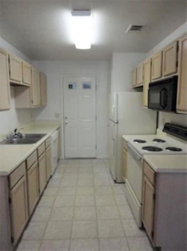 Building Photo - 215 Dixie Dr