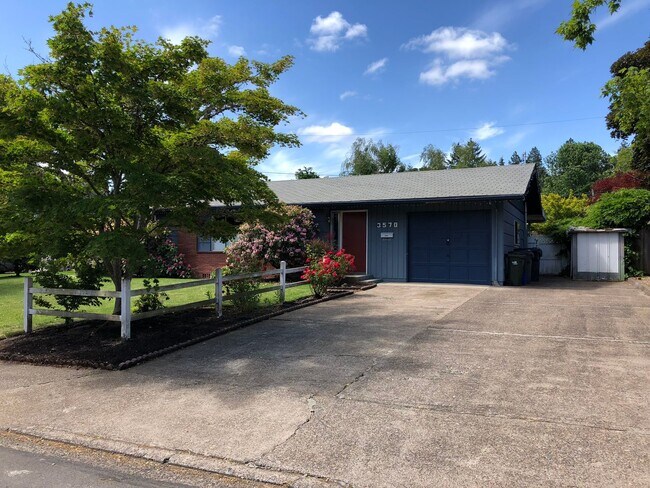 Building Photo - Beautiful Two-Bedroom Home With Large Bonus Room