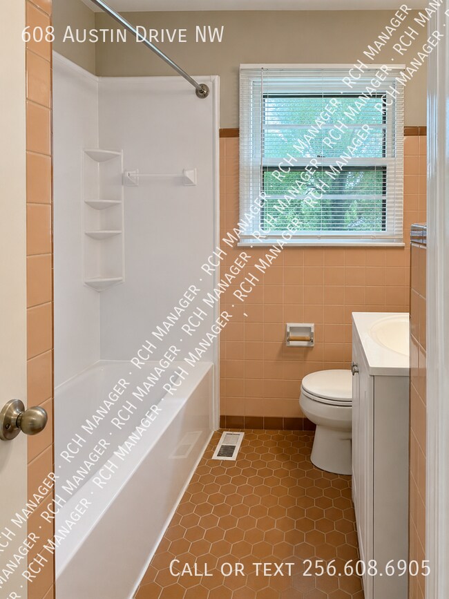 Building Photo - 608 Austin Dr NW