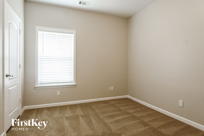 Building Photo - 4449 Fairmont Dr