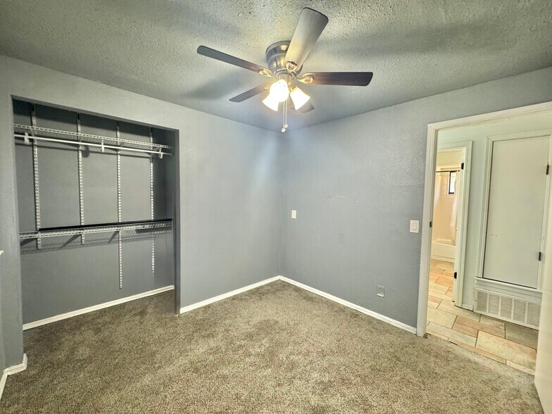 Building Photo - 4200 SE 54th St