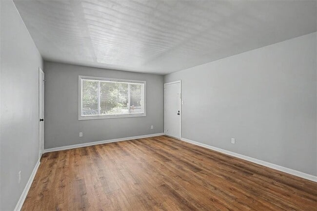 Building Photo - 2430 Coosawattee Dr NE