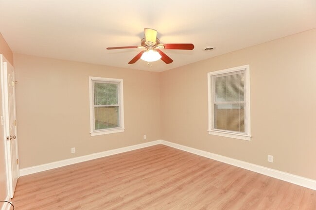 Building Photo - Gorgeous home rental in Virginia Beach!