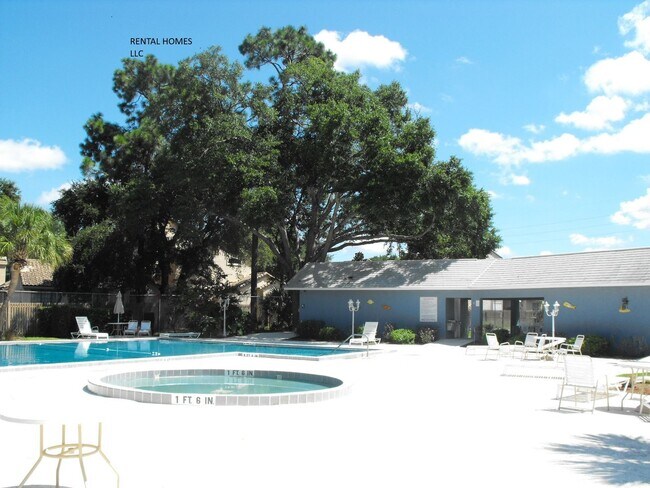 Building Photo - Two Bedroom One Story Townhouse close to A...