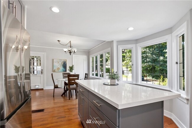Building Photo - Spacious Montlake Rental with Stunning Vie...